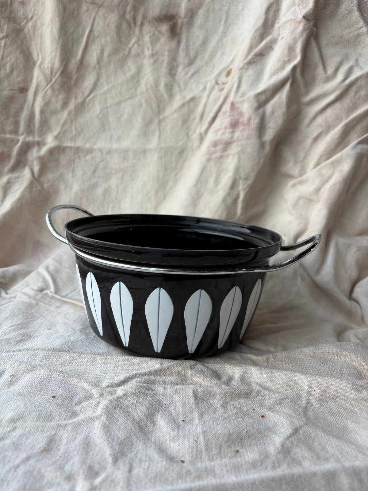 Catherineholm Black Lotus Pattern Enamelware Casserole Dish